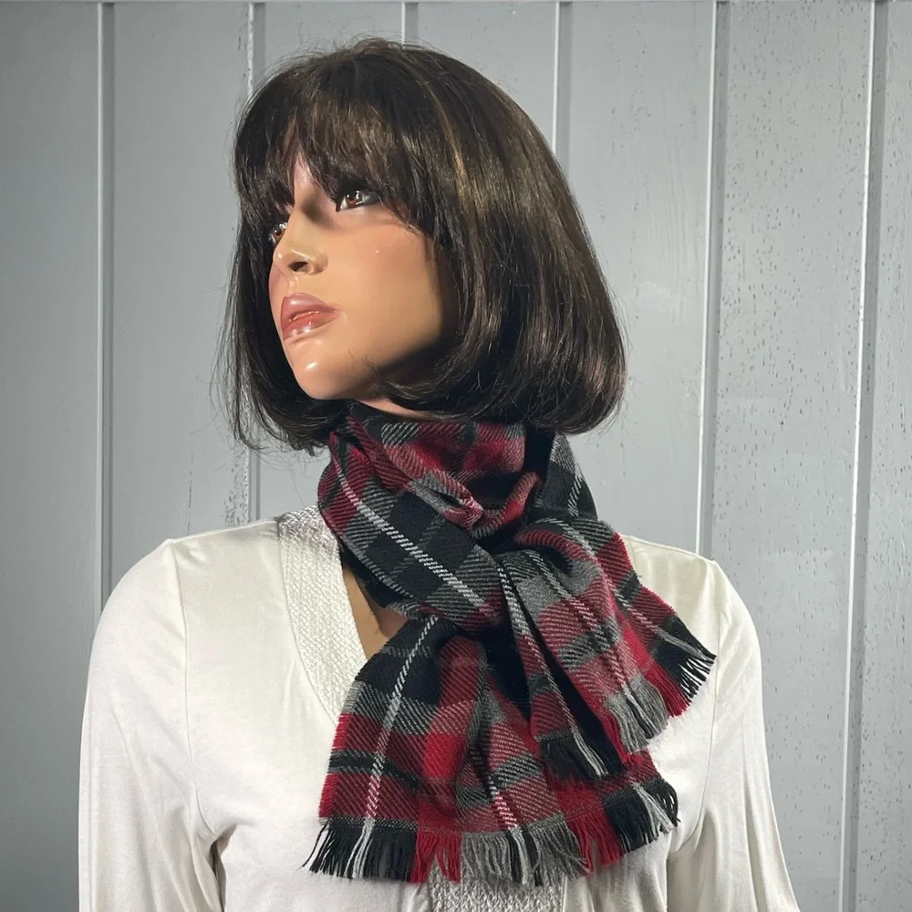 *Women's Classic Plaid Scarf